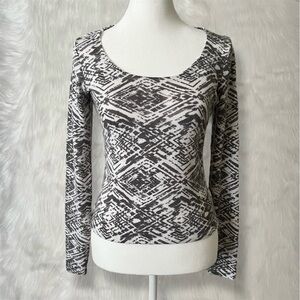 Mudd Grunge Style Soft Gray & White Patterned Long Sleeve Top